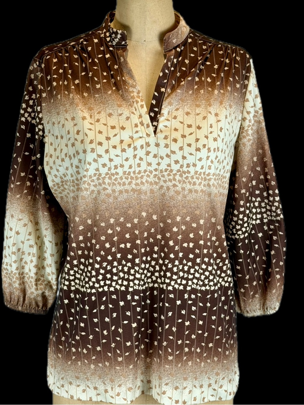 VINTAGE‎ 70s leaf print polyester women’s top v neck notched collar earthy fall